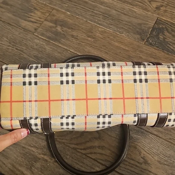 Designer Inspired Purse - Picture 9 of 16